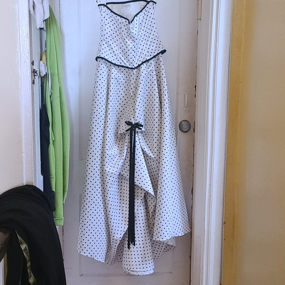 PROM DRESS - Picture 2 of 5